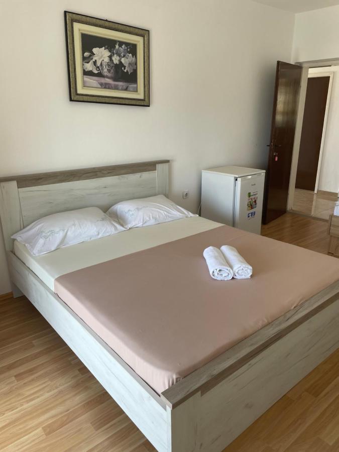 Em Apartments Ulcinj Exterior photo